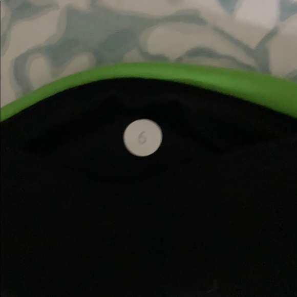Lululemon reversible crop leggings - Picture 8 of 8